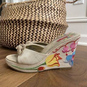 Vintage Y2K Bongo Wedge Sandals Heel Beige Floral Slip On Canvas Embroidered 9.5